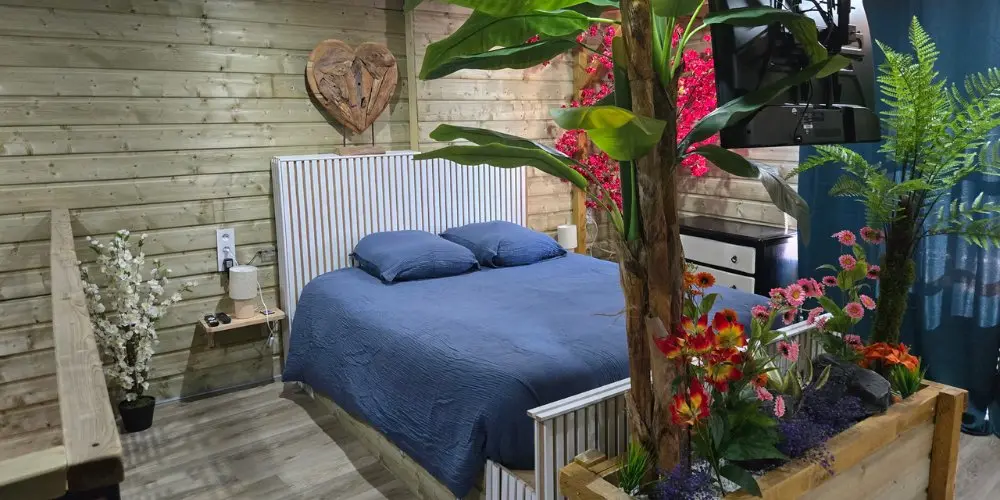 Chambre du gîte aménagé dans une maison de village